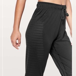 Lululemon breeze by jogger